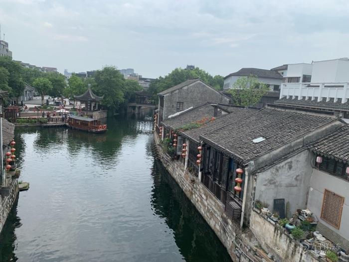 早晨起来突然不能弯腰。游戏画面